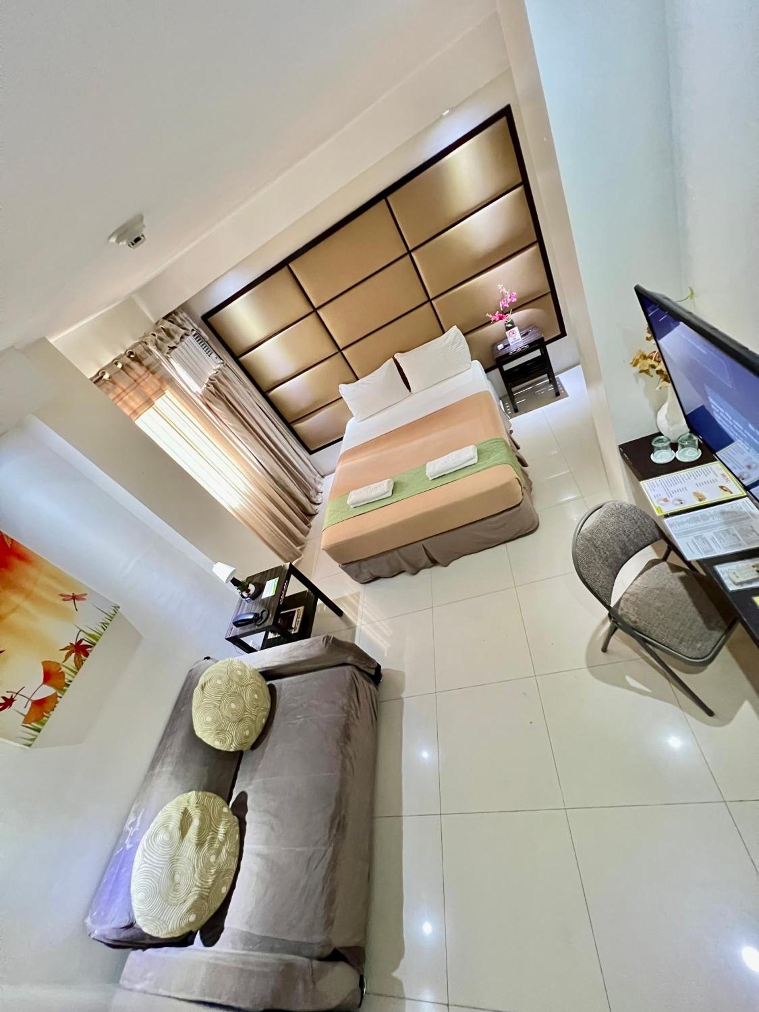 Canberry Hotel Cebu Exterior photo